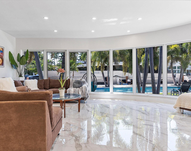 207 Royal Palm Drive - Photo Thumbnail 19