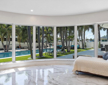 207 Royal Palm Drive - Photo Thumbnail 2