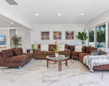 207 Royal Palm Drive - Photo Thumbnail 32