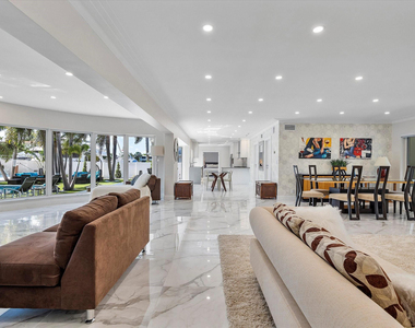 207 Royal Palm Drive - Photo Thumbnail 11
