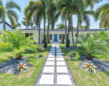 207 Royal Palm Drive - Photo Thumbnail 5