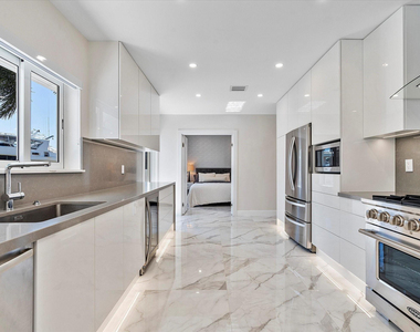 207 Royal Palm Drive - Photo Thumbnail 24