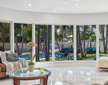 207 Royal Palm Drive - Photo Thumbnail 12