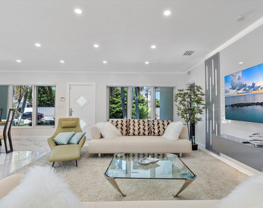 207 Royal Palm Drive - Photo Thumbnail 15