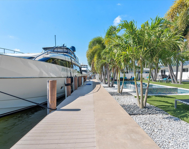 207 Royal Palm Drive - Photo Thumbnail 64