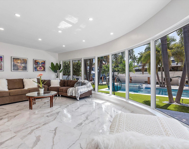 207 Royal Palm Drive - Photo Thumbnail 31