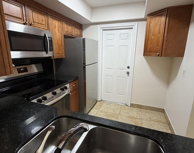 4061 Nw 9th Avenue - Photo Thumbnail 2