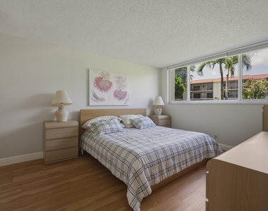 371 S Hollybrook Drive - Photo Thumbnail 2