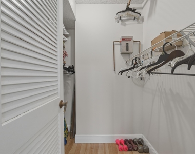 371 S Hollybrook Drive - Photo Thumbnail 14
