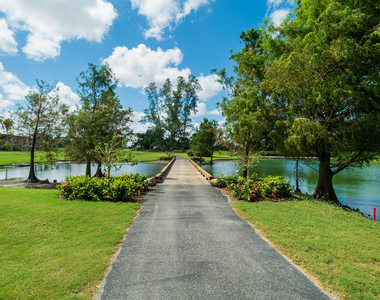 371 S Hollybrook Drive - Photo Thumbnail 18