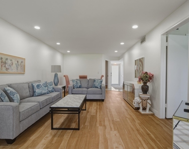 371 S Hollybrook Drive - Photo Thumbnail 7