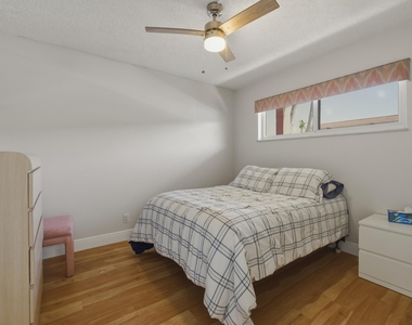 371 S Hollybrook Drive - Photo Thumbnail 4