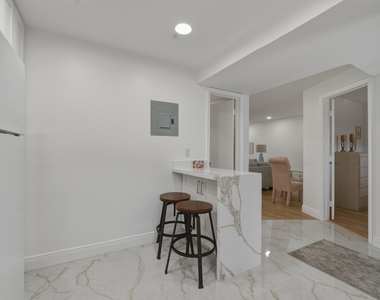 371 S Hollybrook Drive - Photo Thumbnail 11