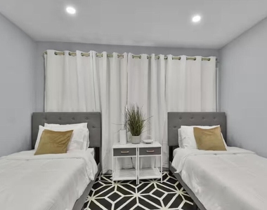 708 Sw 16th Avenue - Photo Thumbnail 3