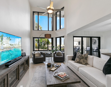 665 Se 21st Avenue - Photo Thumbnail 3