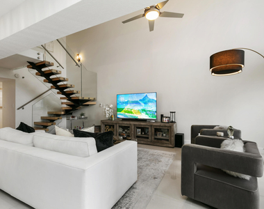 665 Se 21st Avenue - Photo Thumbnail 6