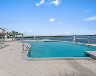 100 Lakeshore Drive - Photo Thumbnail 34