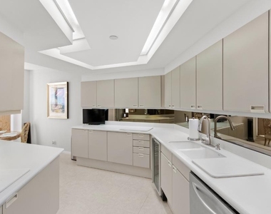 100 Lakeshore Drive - Photo Thumbnail 14