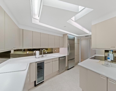 100 Lakeshore Drive - Photo Thumbnail 15