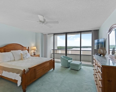 100 Lakeshore Drive - Photo Thumbnail 17