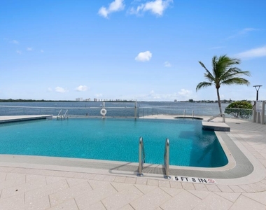 100 Lakeshore Drive - Photo Thumbnail 36