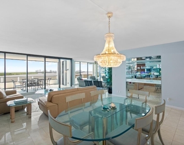 100 Lakeshore Drive - Photo Thumbnail 10