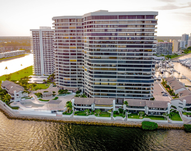 100 Lakeshore Drive - Photo Thumbnail 41