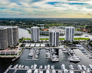 100 Lakeshore Drive - Photo Thumbnail 42