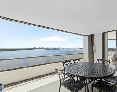 100 Lakeshore Drive - Photo Thumbnail 6