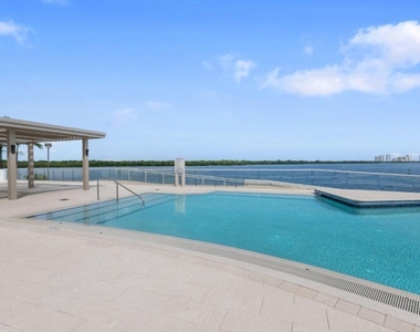 100 Lakeshore Drive - Photo Thumbnail 37
