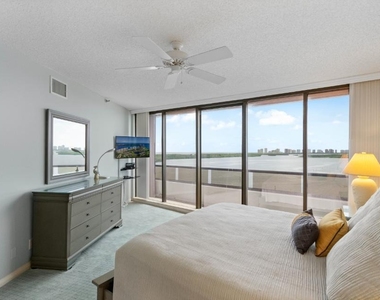 100 Lakeshore Drive - Photo Thumbnail 22