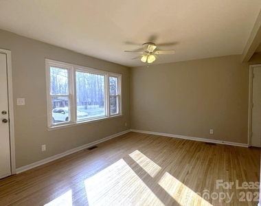 439 Sadie Drive - Photo Thumbnail 4