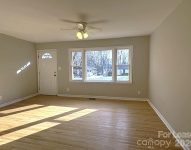 439 Sadie Drive - Photo Thumbnail 5