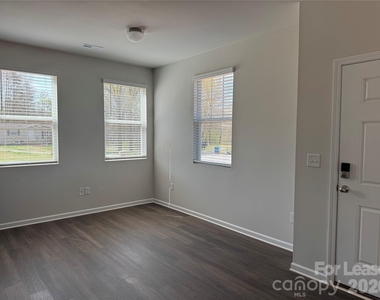106 Titanium Drive - Photo Thumbnail 6