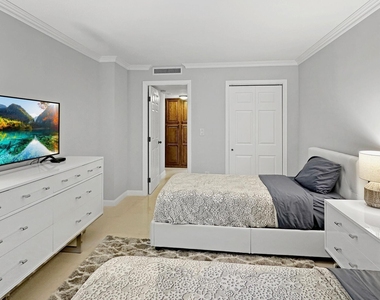 4200 N Ocean Drive - Photo Thumbnail 15