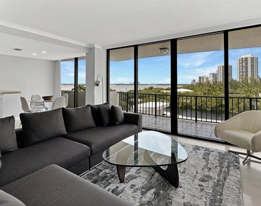 4200 N Ocean Drive - Photo Thumbnail 3