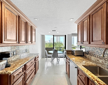 4200 N Ocean Drive - Photo Thumbnail 7