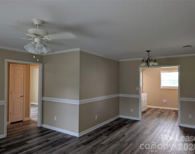 421 West Avenue W - Photo Thumbnail 3