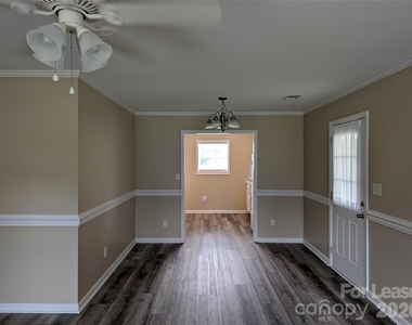 421 West Avenue W - Photo Thumbnail 2