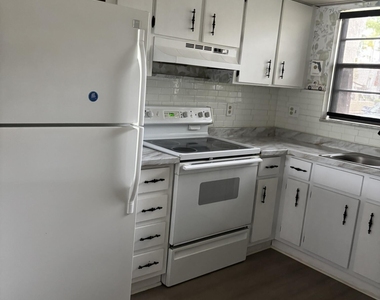 2153 N 14th Avenue - Photo Thumbnail 2