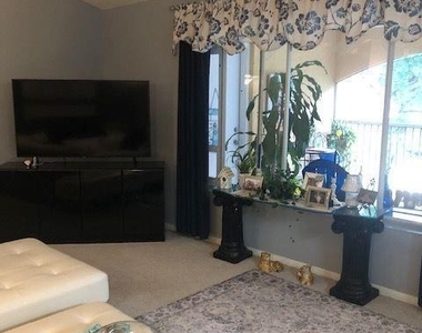 2465 Nw 33rd Street - Photo Thumbnail 2