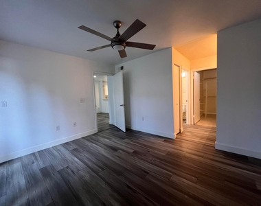 4863 Via Palm Lakes - Photo Thumbnail 12
