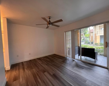 4863 Via Palm Lakes - Photo Thumbnail 11