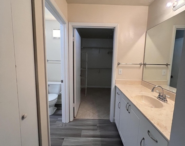 4863 Via Palm Lakes - Photo Thumbnail 6