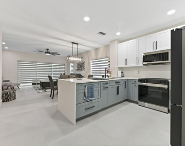 6880 Brook Hollow Road - Photo Thumbnail 2