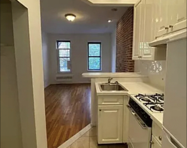 534 East 83rd Street - Photo Thumbnail 2