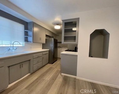 2544 N Brighton - Photo Thumbnail 4