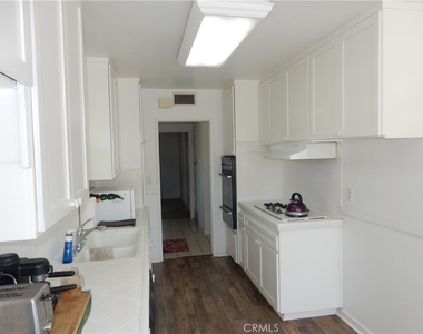 8000 Sale Avenue - Photo Thumbnail 2