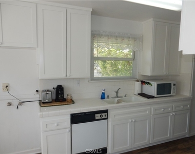 8000 Sale Avenue - Photo Thumbnail 3