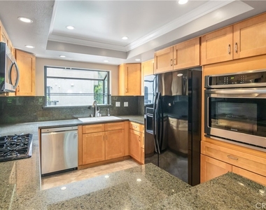 21820 Marylee Street - Photo Thumbnail 13